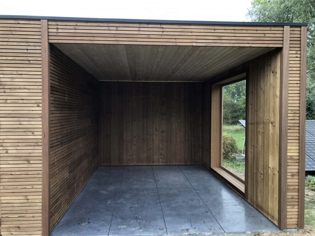 Gepolierde beton met breuklijnen in tegelmotief door felyn